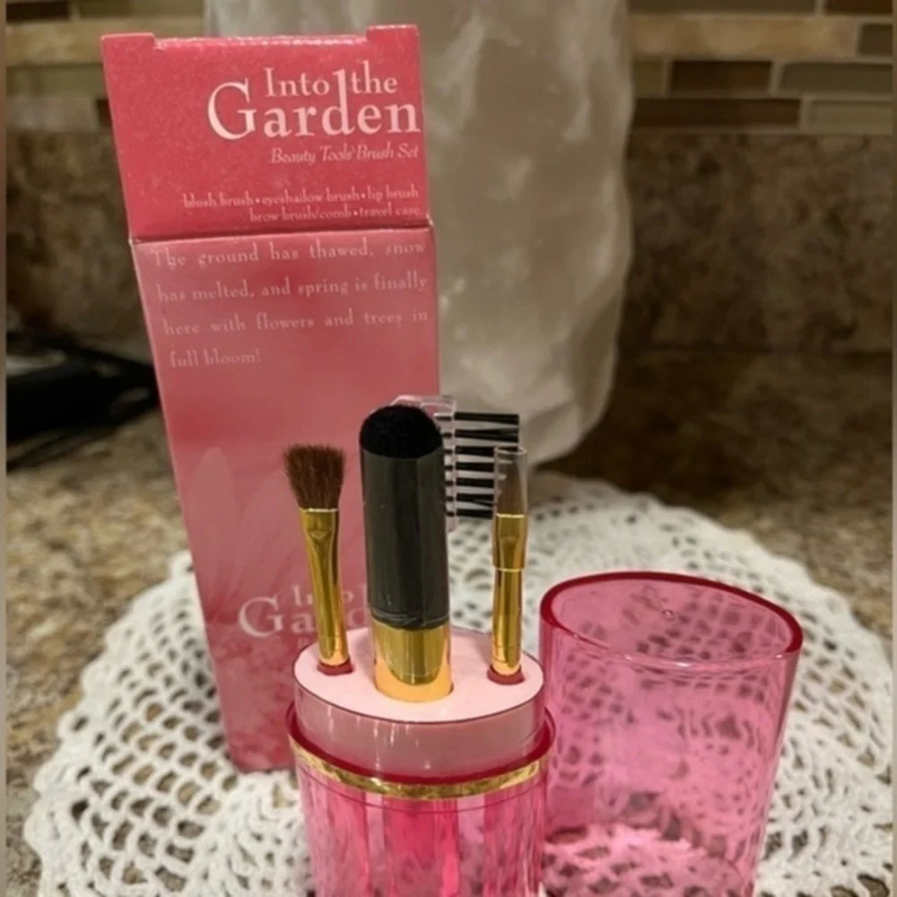 Avon Into the Garden Beauty Tools Brush Set